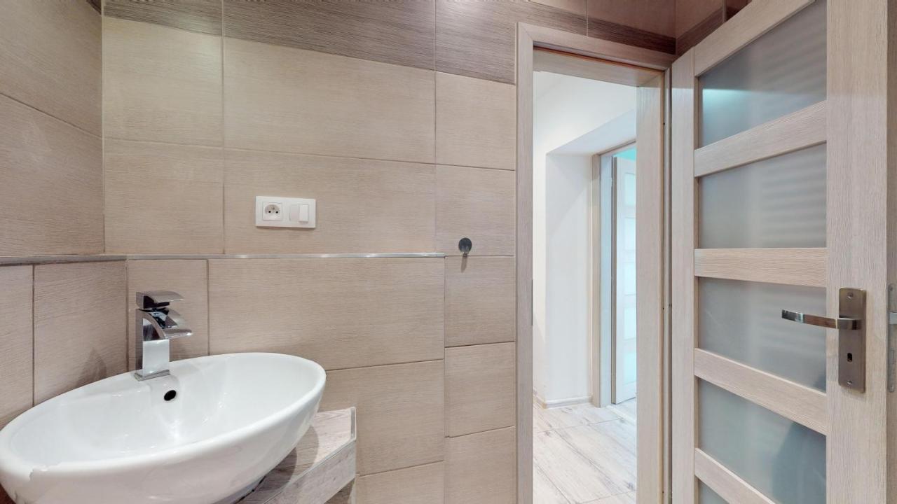 Studio Steps From Nivy & Main Bus Station Bratislava Luaran gambar